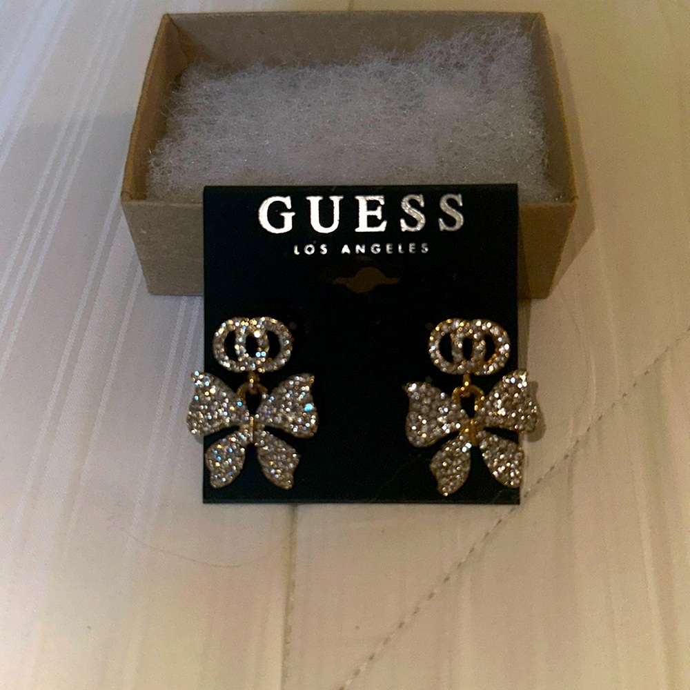 NIB WOMENS GUESS SPARKLING EARRINGS